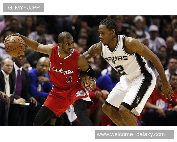 甜瓜父子携手乔丹品牌传承精神球场内外共同贡献力量